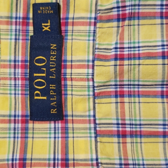 Button down - Picture 3 of 4